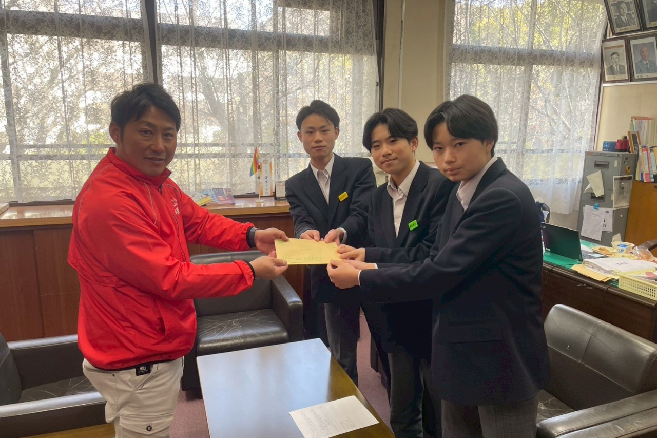 LINE_ALBUM_🎄学校訪問🎄_260310_2